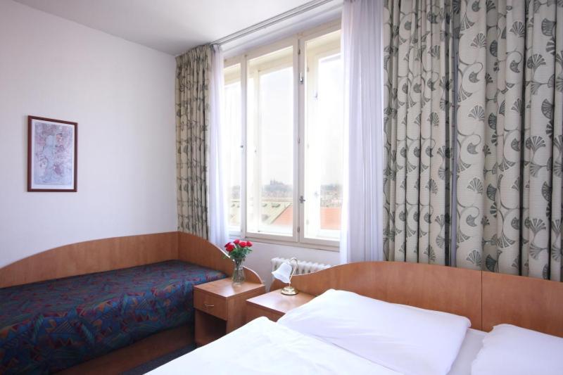 Hotel Legie Bed And Breakfast Πράγα Εξωτερικό φωτογραφία
