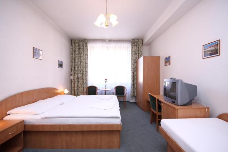 Hotel Legie Bed And Breakfast Πράγα Εξωτερικό φωτογραφία